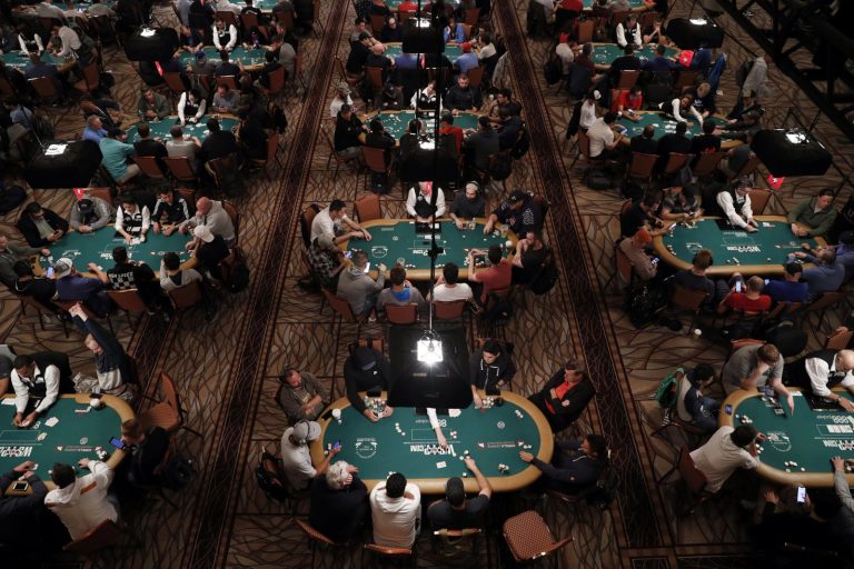 Poker Online- Taking the poker gaming segment by storm