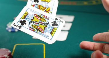 Poker Ceme- Many Benefits and Opportunities