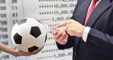 Football Betting Tips For Beginners: How To Win The Toss, Get The Cards, And Make Great Predictions