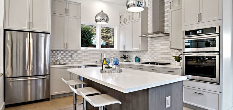 5 Reasons Stainless Steel Benches Are Perfect for Commercial Kitchens
